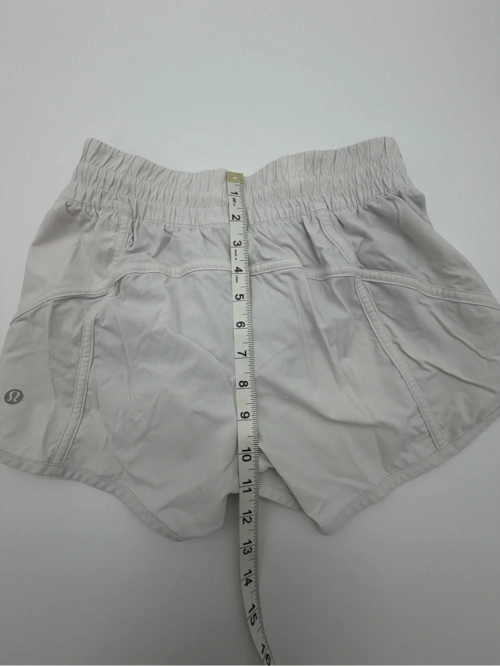 White Lululemon Low Rise Fit Tracker Short 4” Inseam Size 6 Swift Ultra - Picture 6 of 8